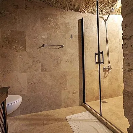 Shadow Cave House Otel