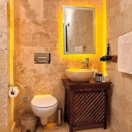 Shadow Cave House Otel