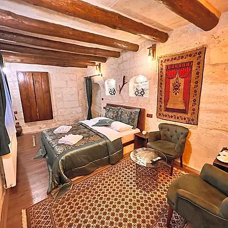 Shadow Cave House Otel