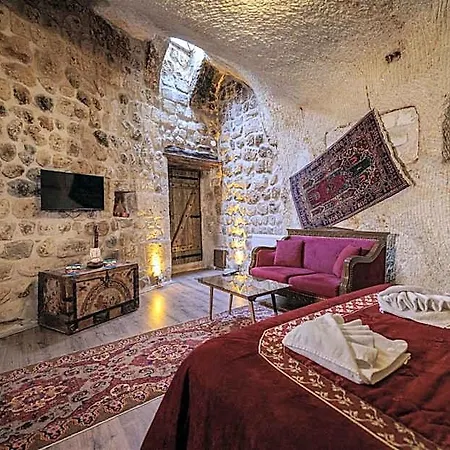 Shadow Cave House *