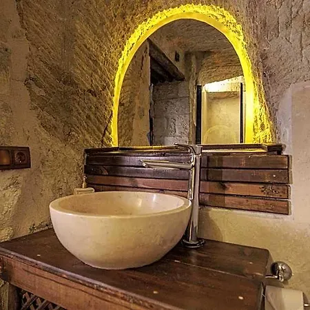 Shadow Cave House *
