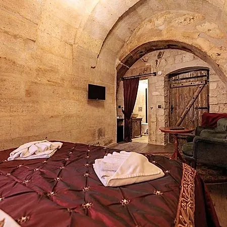 Shadow Cave House Otel