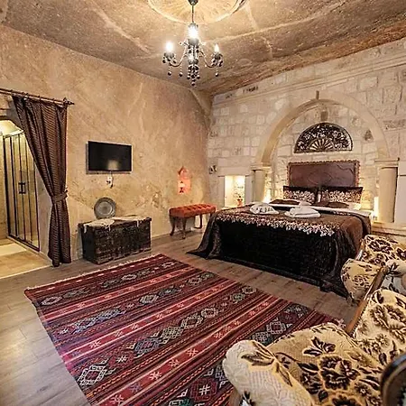 Shadow Cave House *
