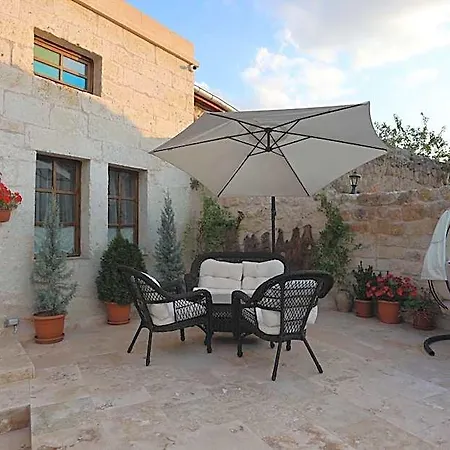 Shadow Cave House Otel