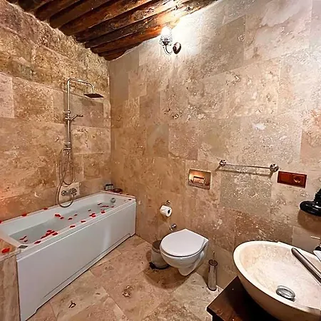 Shadow Cave House *