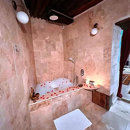 Shadow Cave House Otel *